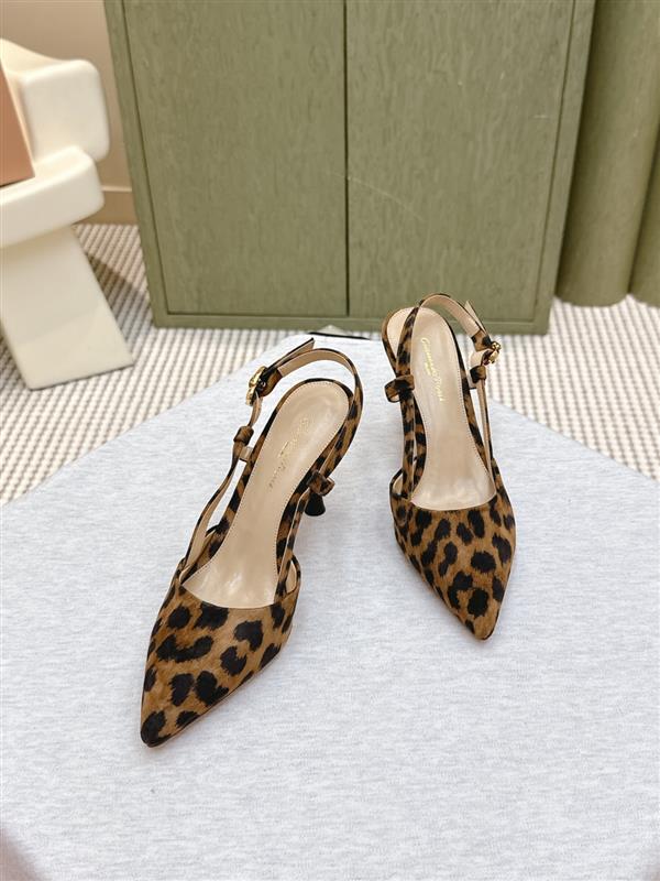 2025112810123707 300